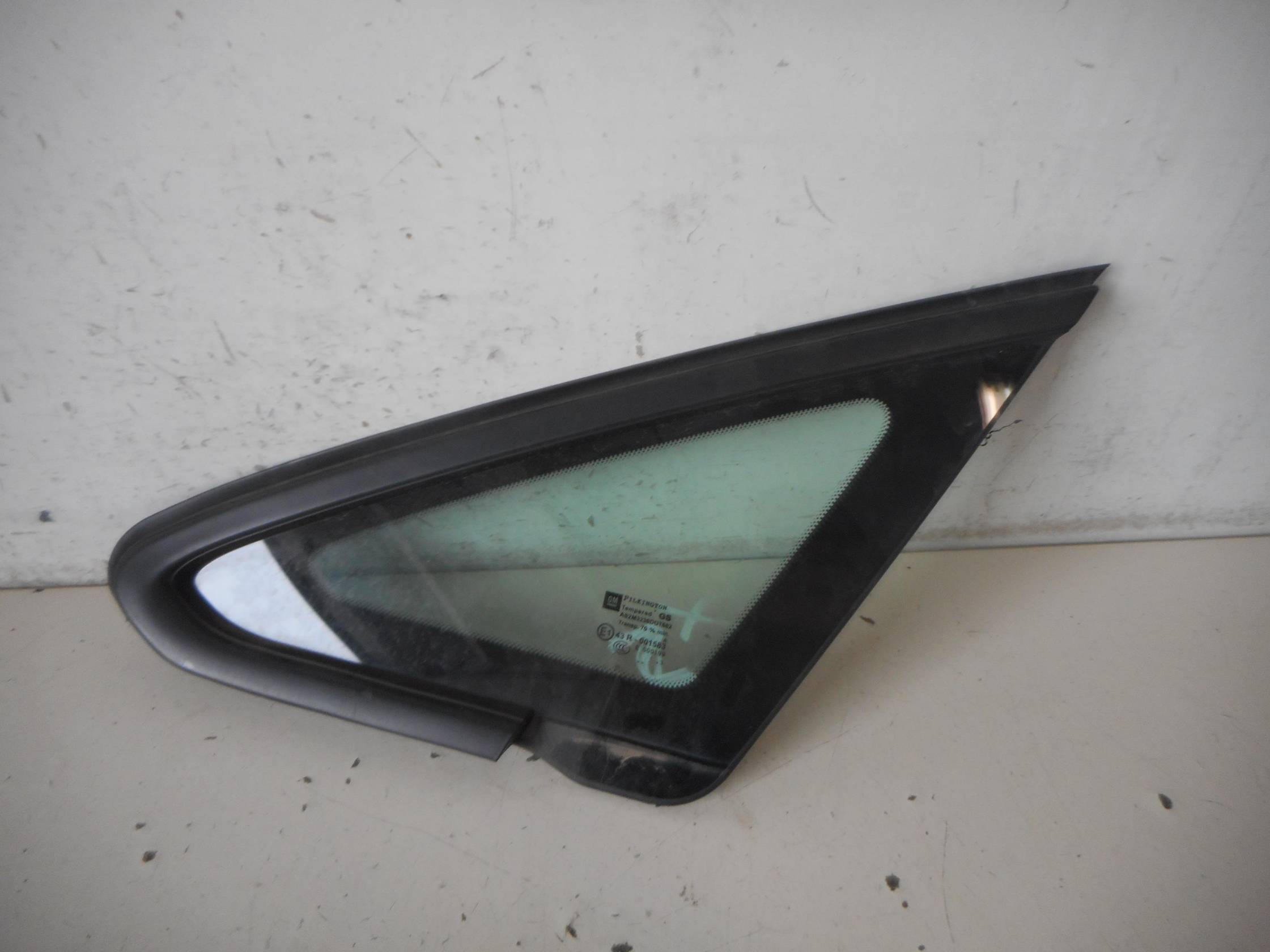 Fisso parafango ant. sx.